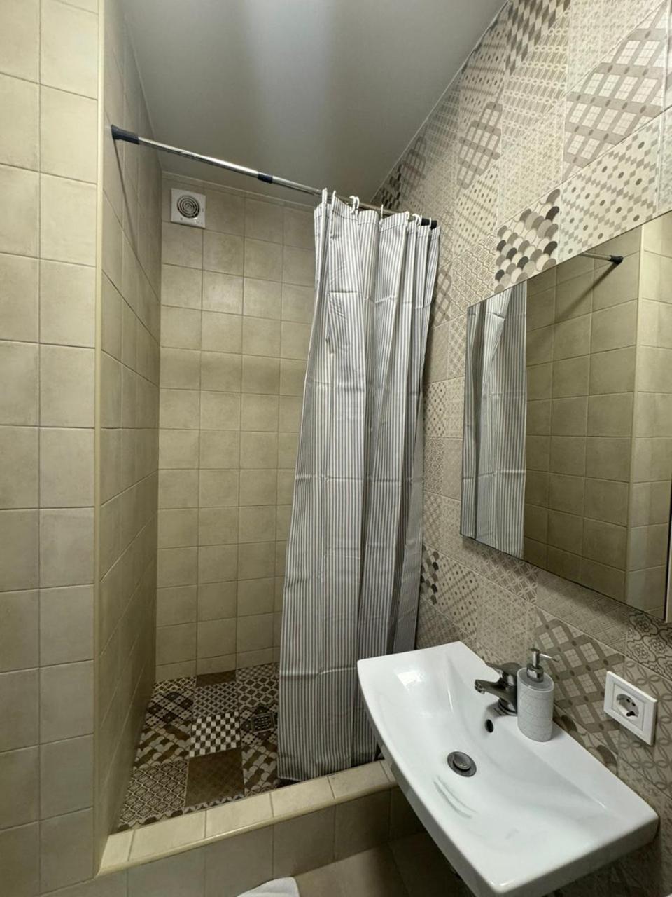 Solo Apartment Virmenska Kyiv Exterior photo